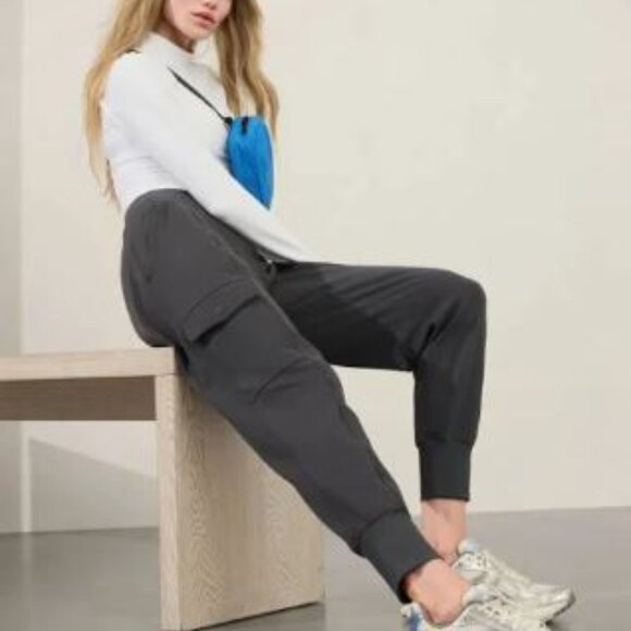 Athleta Venice High Rise Cargo Jogger - Size XSmall - NWT - Color Black Sand - Picture 5 of 5